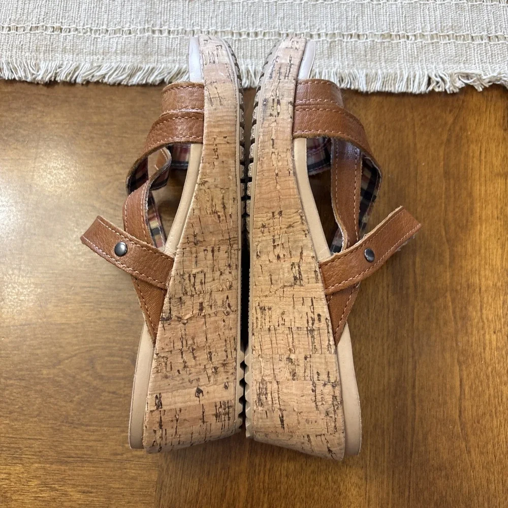 Crocs Sandals Women's  Size 8 Leigh Wedge Leather Upper